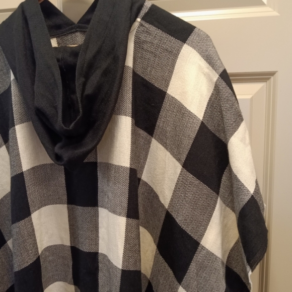 Loft Buffalo Plaid Hooded Poncho - Picture 8 of 10